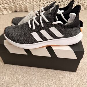 Women’s cloud foam Adidas 8.5 new in box NWT